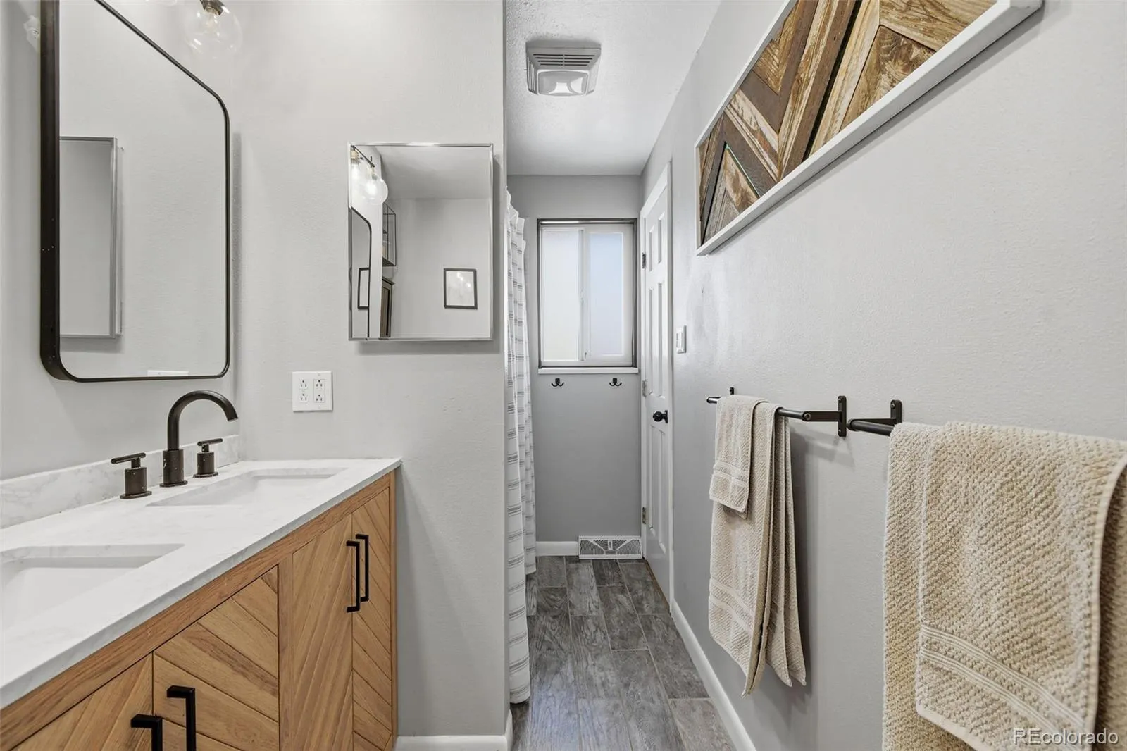 424 S Uvalda Circle Aurora CO 80012 MLS #REC6015901 04202026140657 1600 29