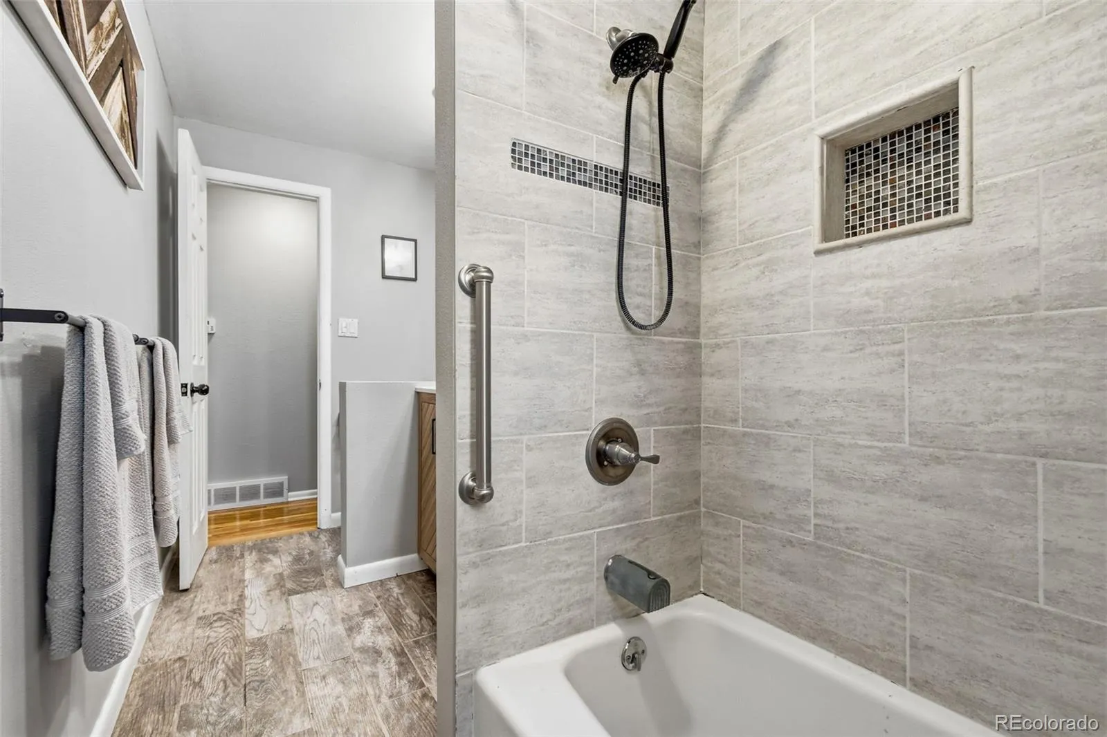 424 S Uvalda Circle Aurora CO 80012 MLS #REC6015901 04202026140657 1600 30