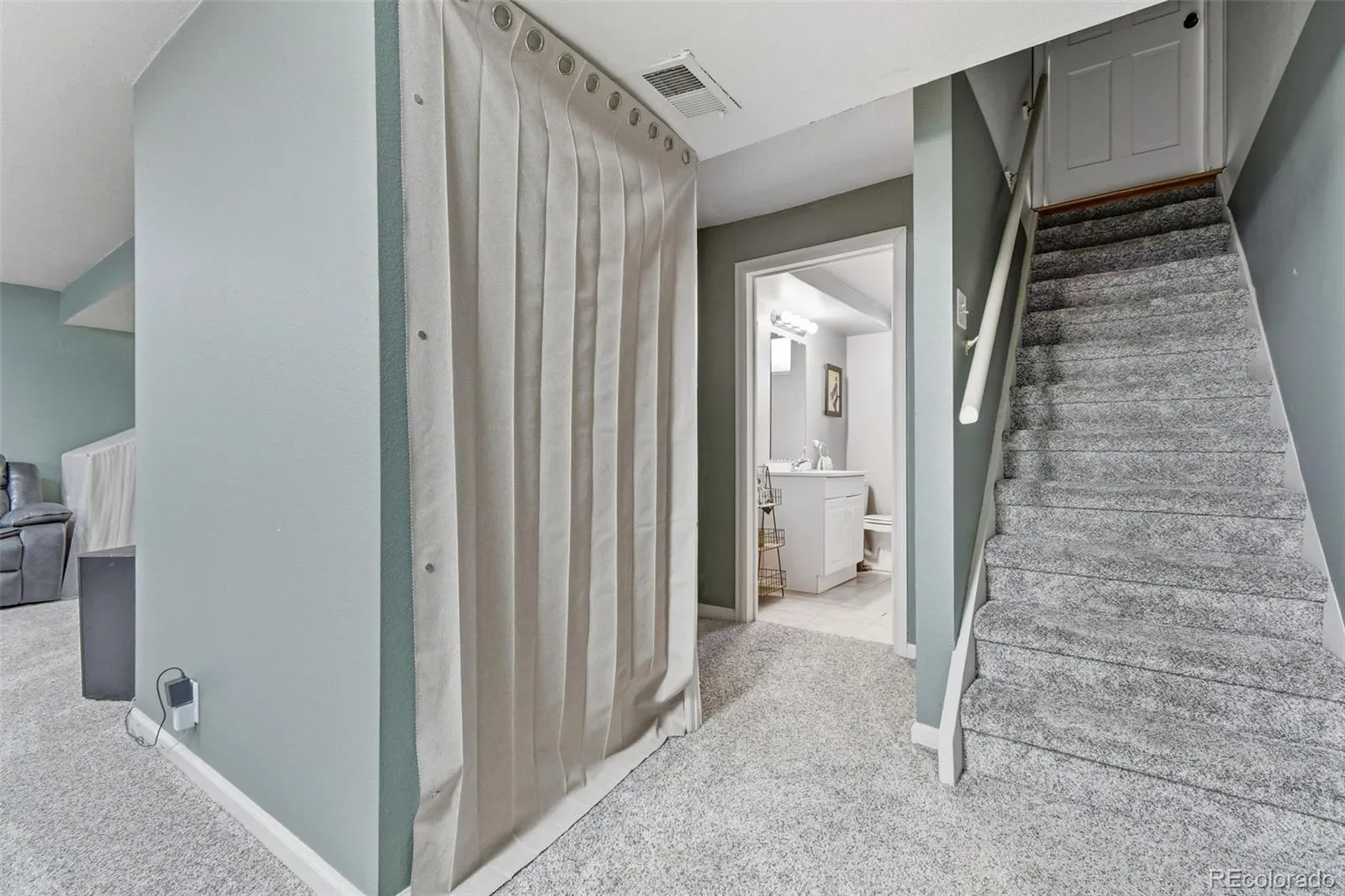 424 S Uvalda Circle Aurora CO 80012 MLS #REC6015901 04202026140657 1600 31