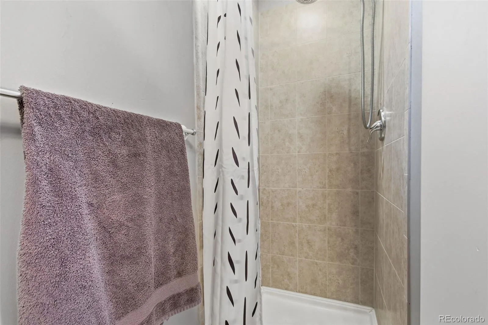 424 S Uvalda Circle Aurora CO 80012 MLS #REC6015901 04202026140657 1600 39