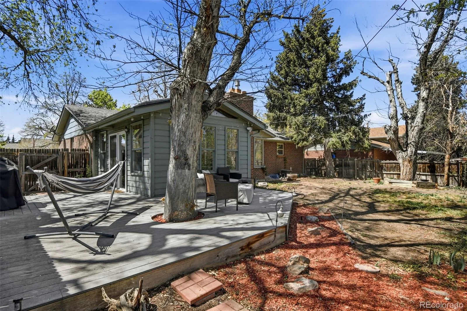 424 S Uvalda Circle Aurora CO 80012 MLS #REC6015901 04202026140657 1600 40