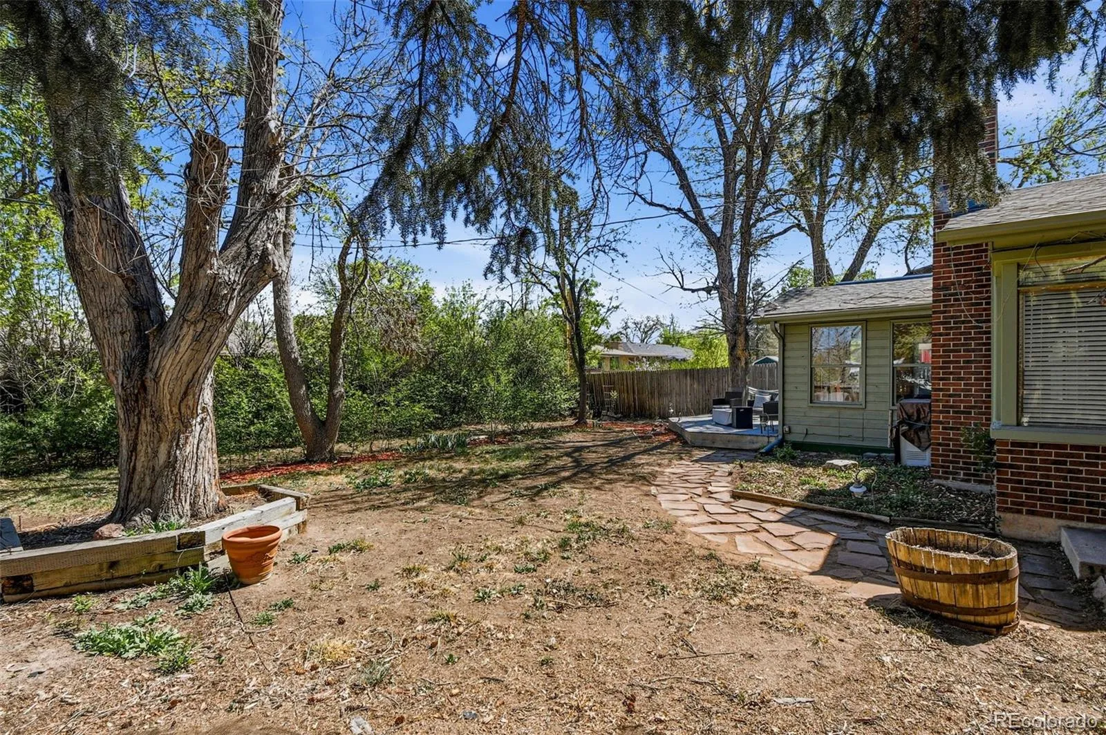 424 S Uvalda Circle Aurora CO 80012 MLS #REC6015901 04202026140657 1600 47