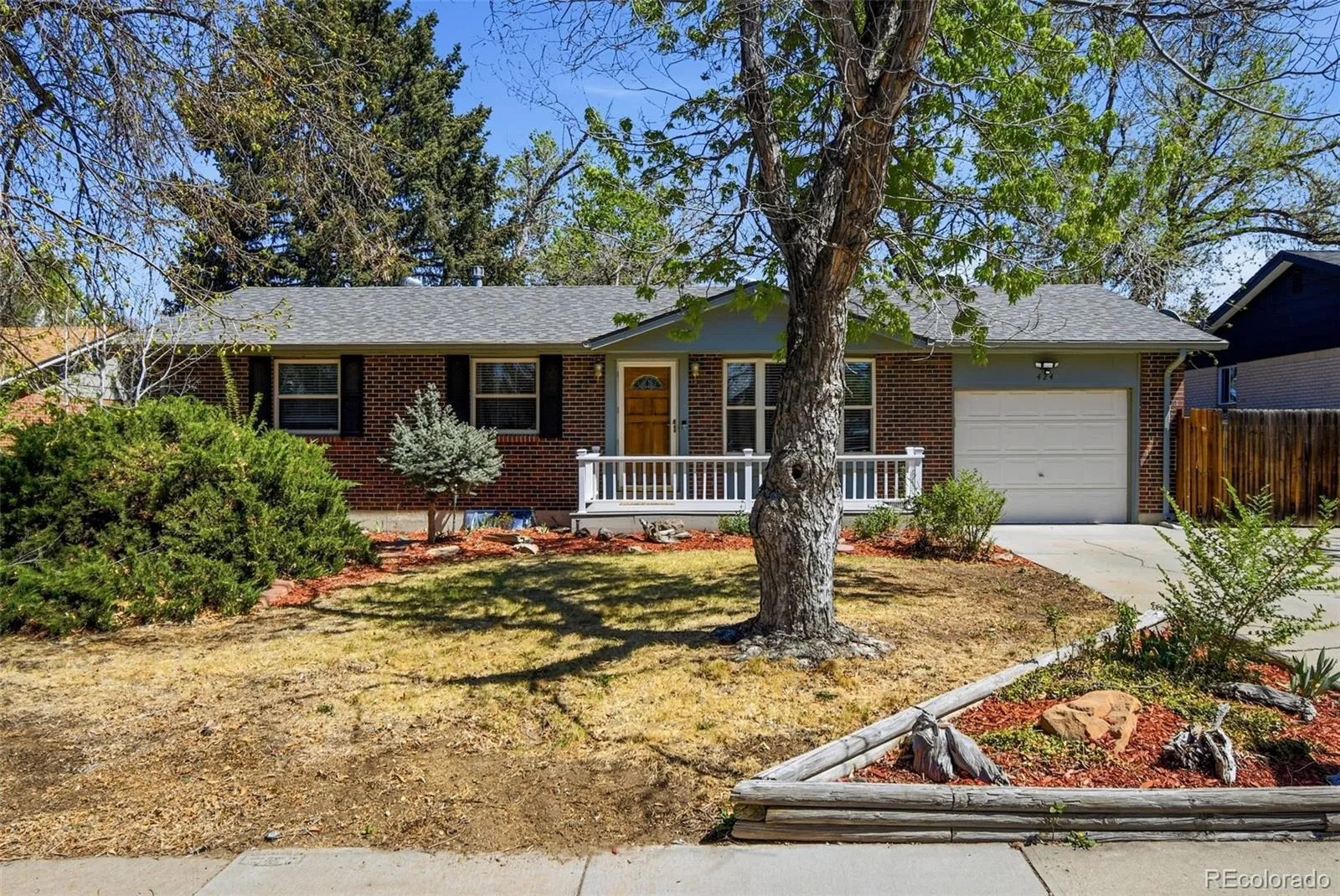 424 S Uvalda Circle Aurora CO 80012 MLS #REC6015901 04202026140657 1600 49