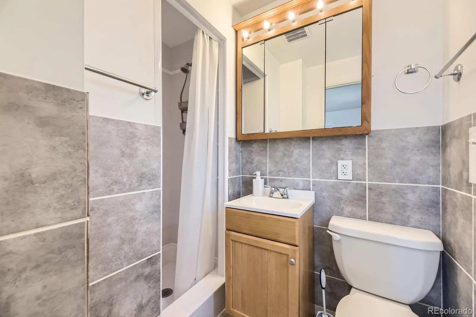 10633 E 6th Place Aurora CO 80010 MLS #REC6023443 05072026021021 1600 13