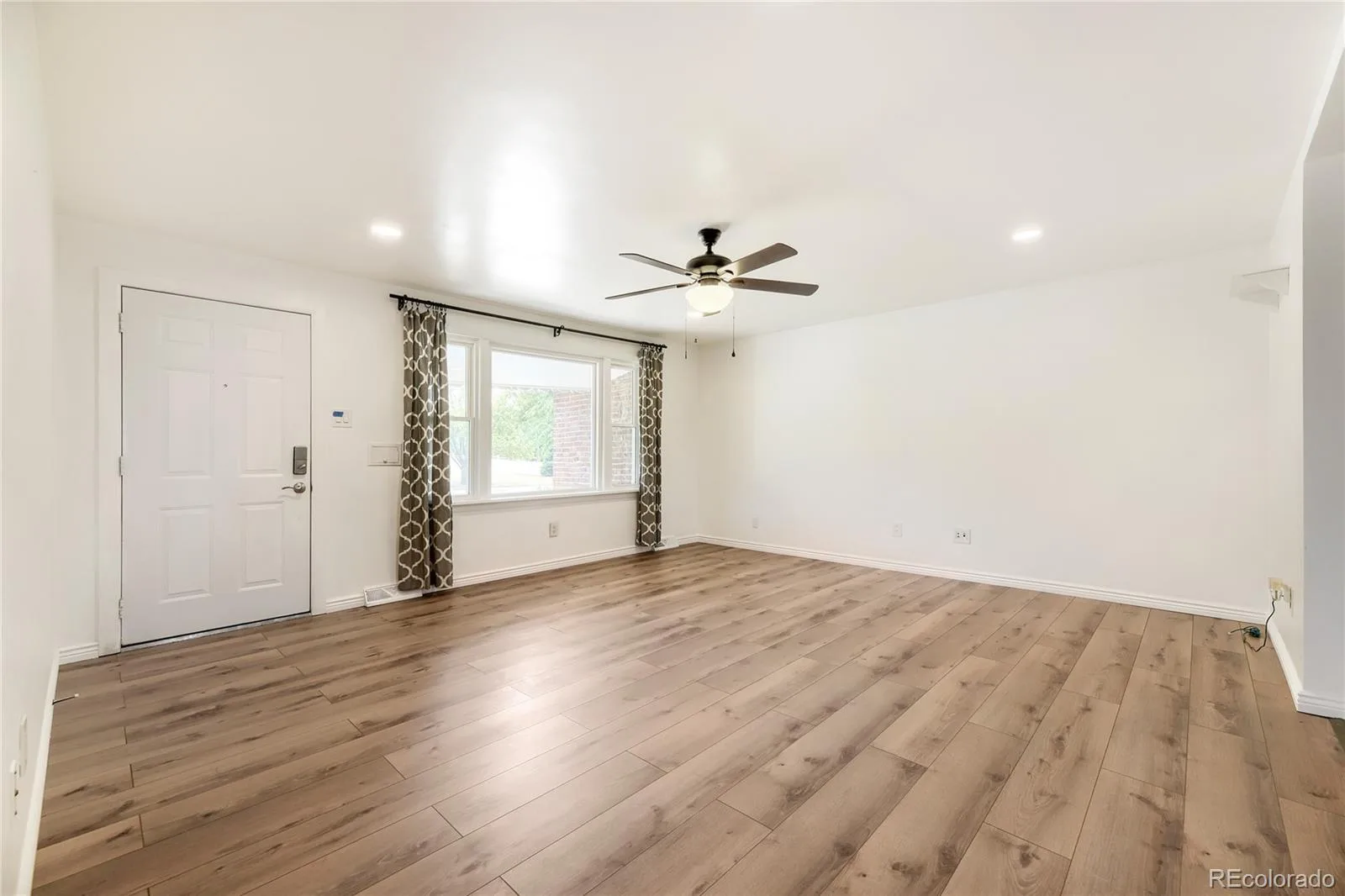 10633 E 6th Place Aurora CO 80010 | MLS #REC6023443 08212026145030 1600 3