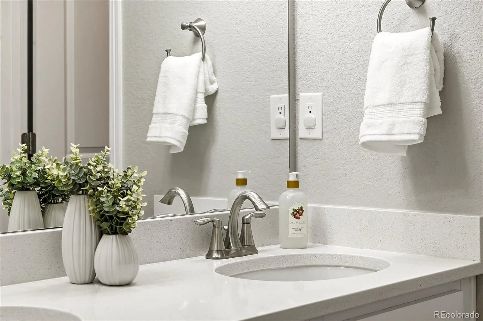 7363 S Scottsburg Way Aurora CO 80016 | MLS #REC6023901 08252026174916 1600 32