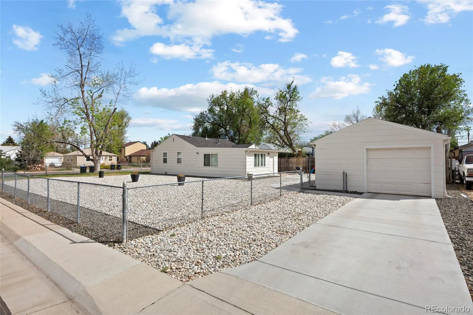 5525 Pierce Court Arvada CO 80002 MLS #REC6028438 04232026213525 1600 22