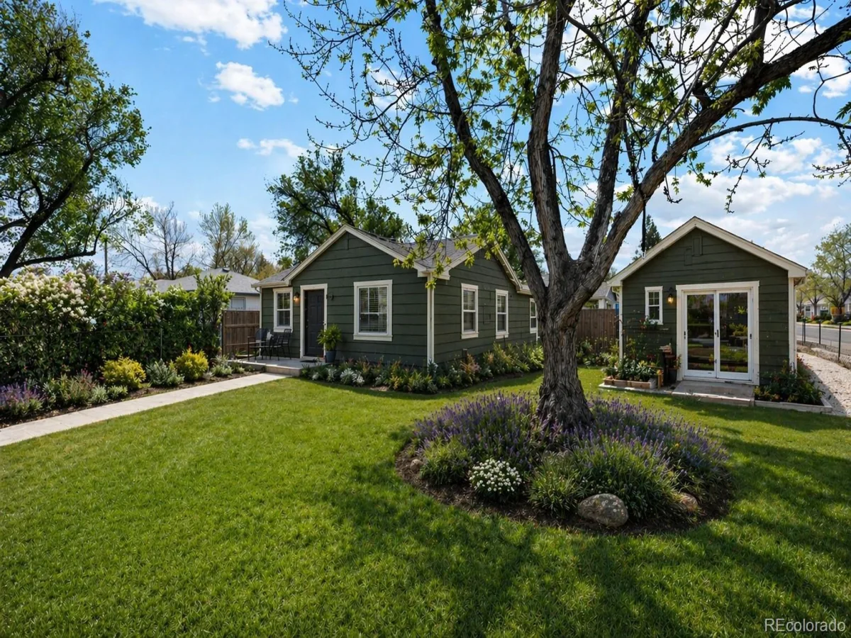 5525 Pierce Court Arvada CO 80002 | MLS #REC6028438 08312026051343 1200 27