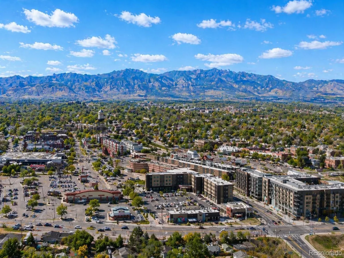 5525 Pierce Court Arvada CO 80002 | MLS #REC6028438 08312026051343 1200 36