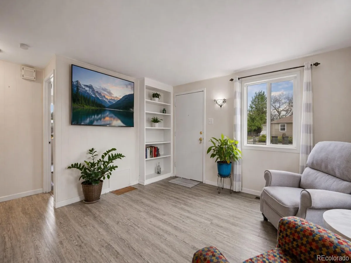 5525 Pierce Court Arvada CO 80002 | MLS #REC6028438 08312026051343 1200 4