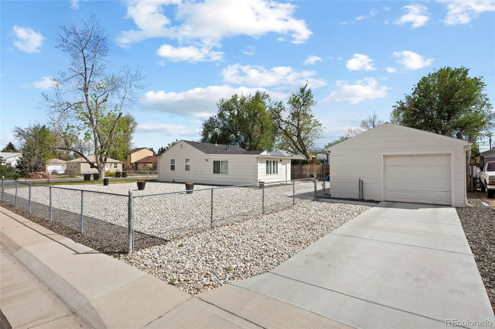 5525 Pierce Court Arvada CO 80002 | MLS #REC6028438 08312026051343 1600 22