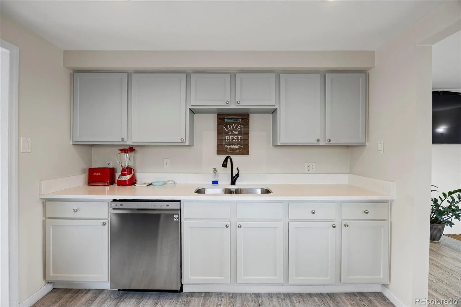 5525 Pierce Court Arvada CO 80002 | MLS #REC6028438 08312026051343 1600 8