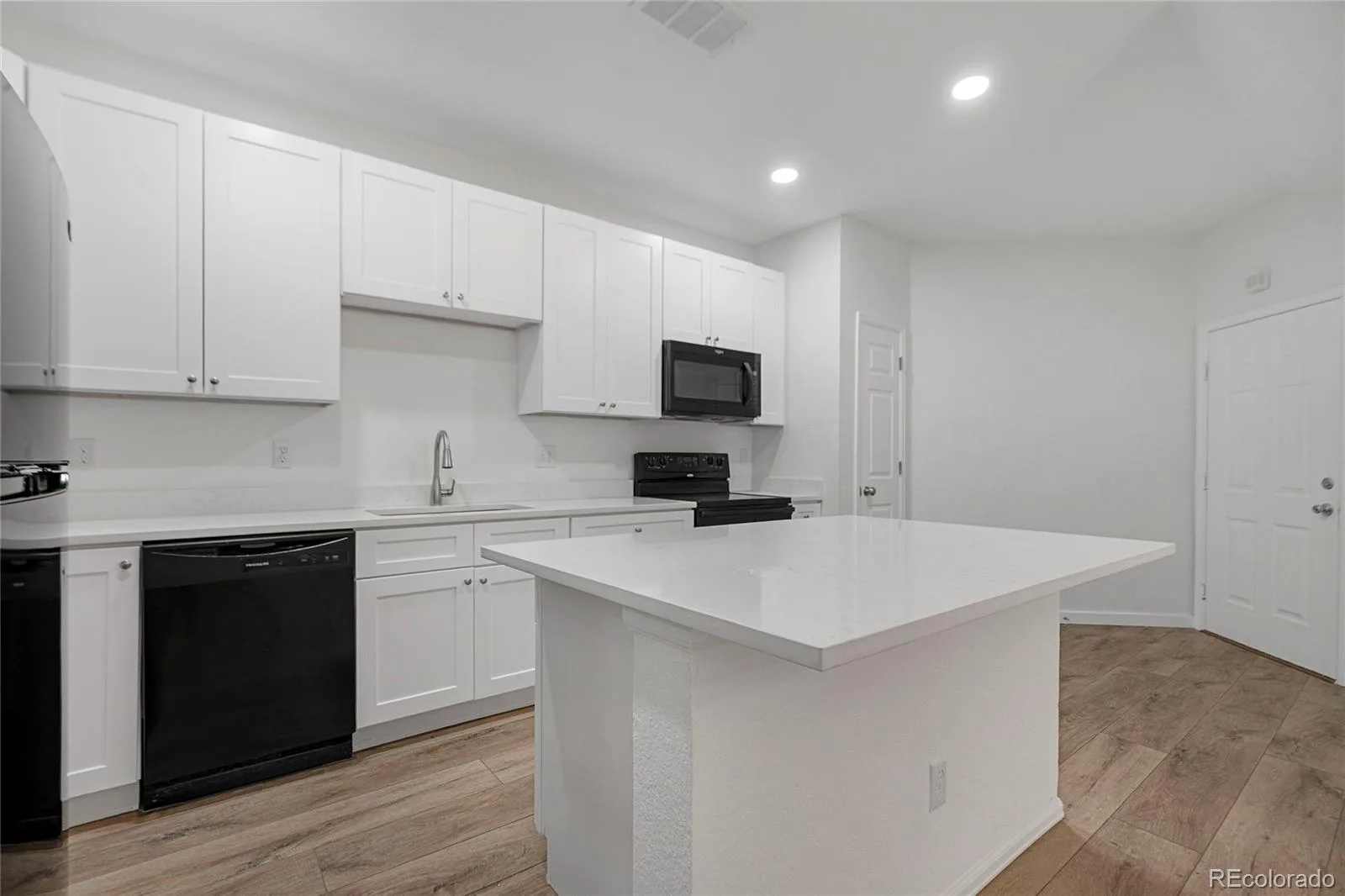 4251 S Blackhawk Circle #3B Aurora CO 80014 | MLS #REC6029683 07222026213813 1600 27