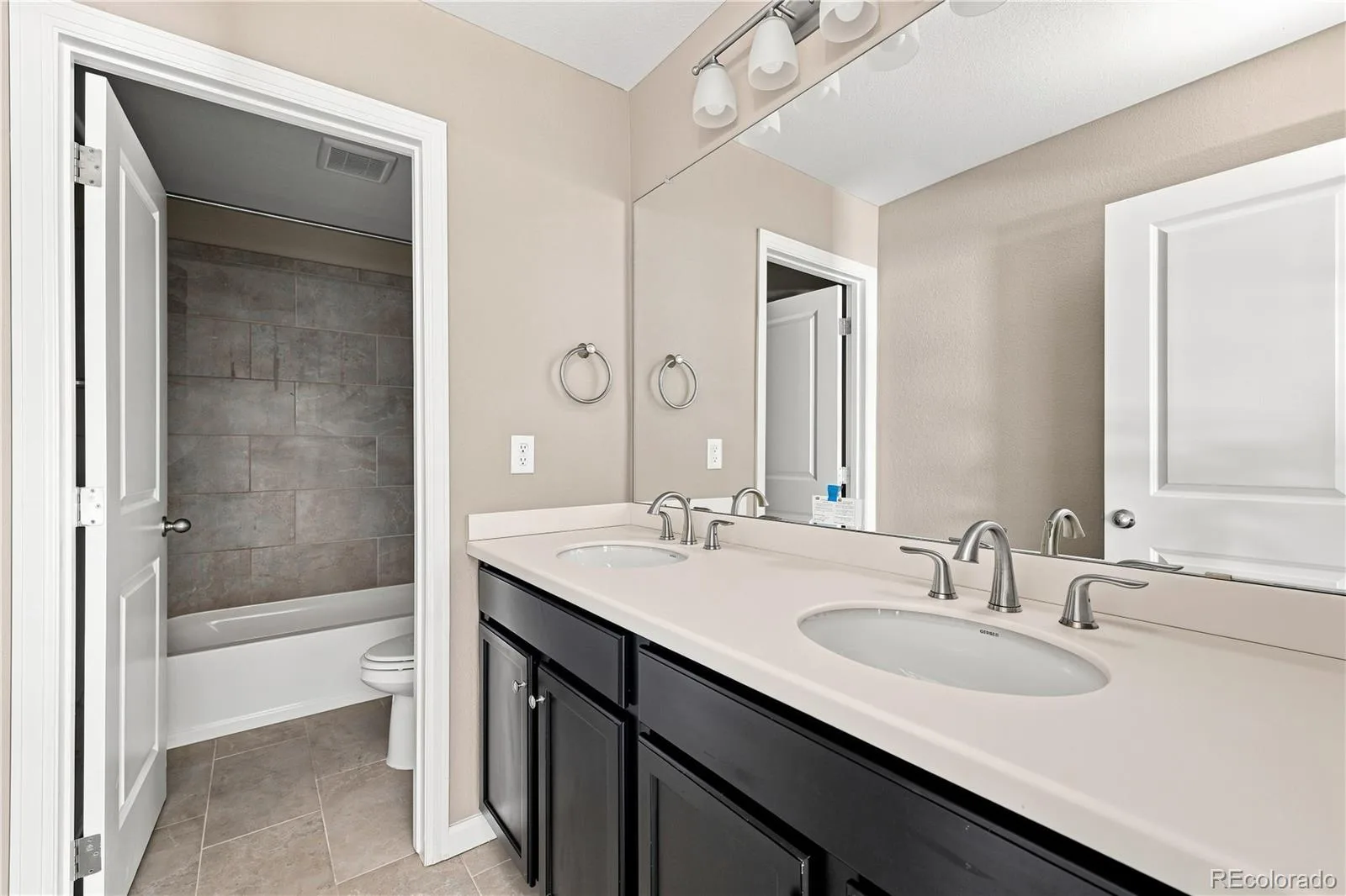 27746 E Frost Place Aurora CO 80016 | MLS #REC6031180 08202026030445 1600 28