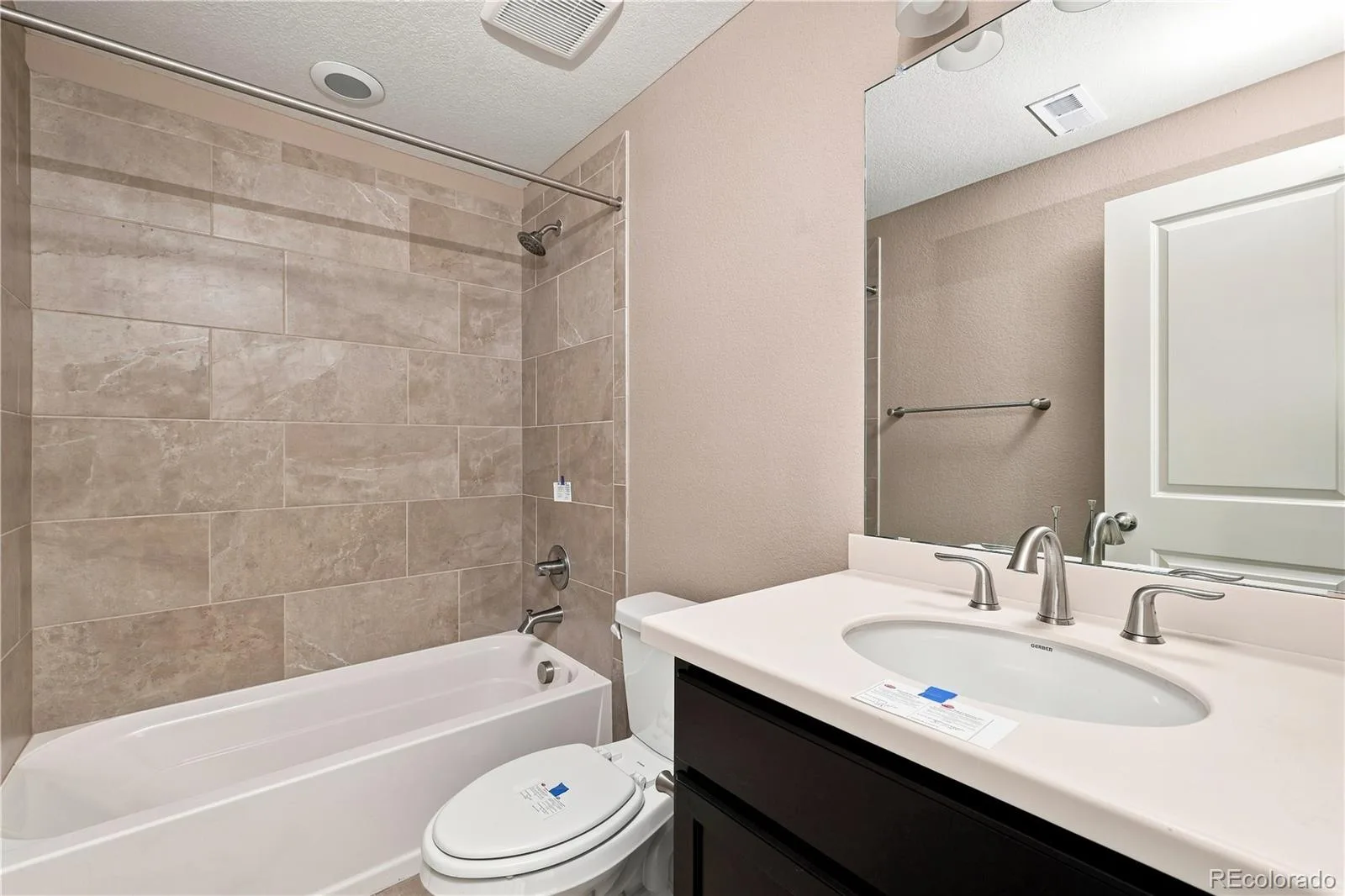 27746 E Frost Place Aurora CO 80016 | MLS #REC6031180 08202026030445 1600 34