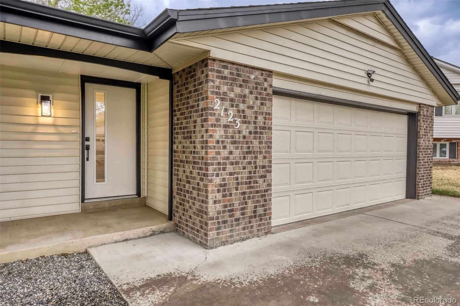 2123 S Olathe Street Aurora CO 80013 MLS #REC6036629 04302026195310 1600 1