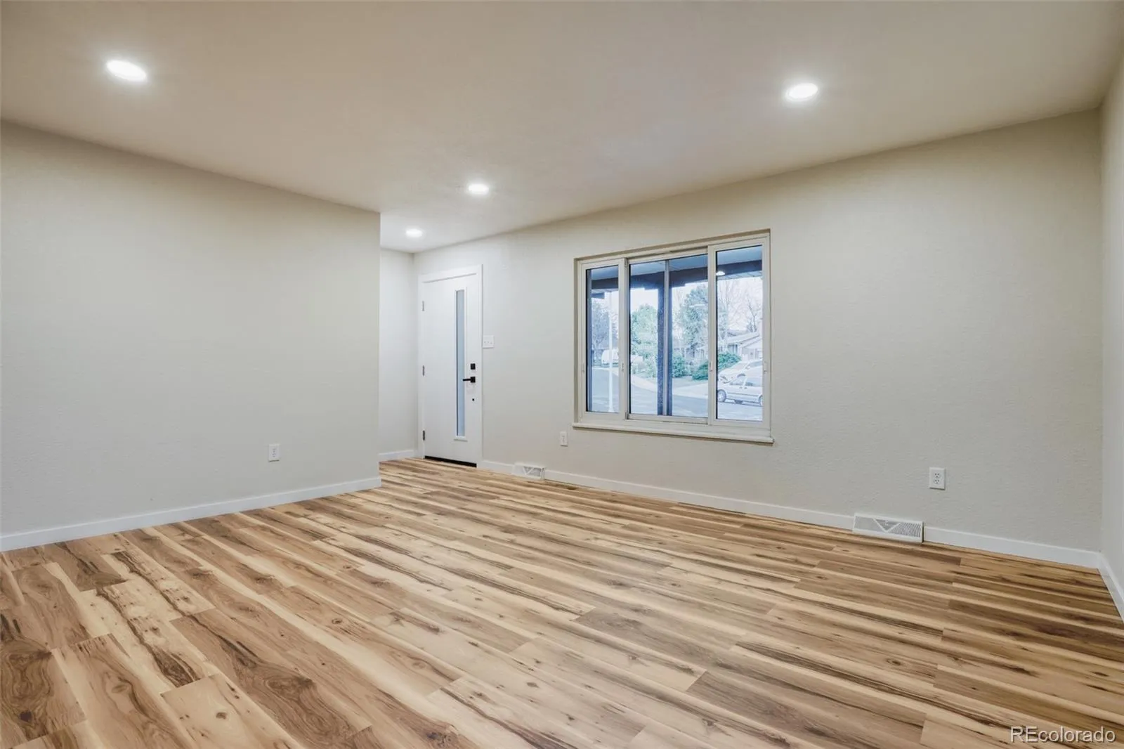2123 S Olathe Street Aurora CO 80013 MLS #REC6036629 04302026195310 1600 10