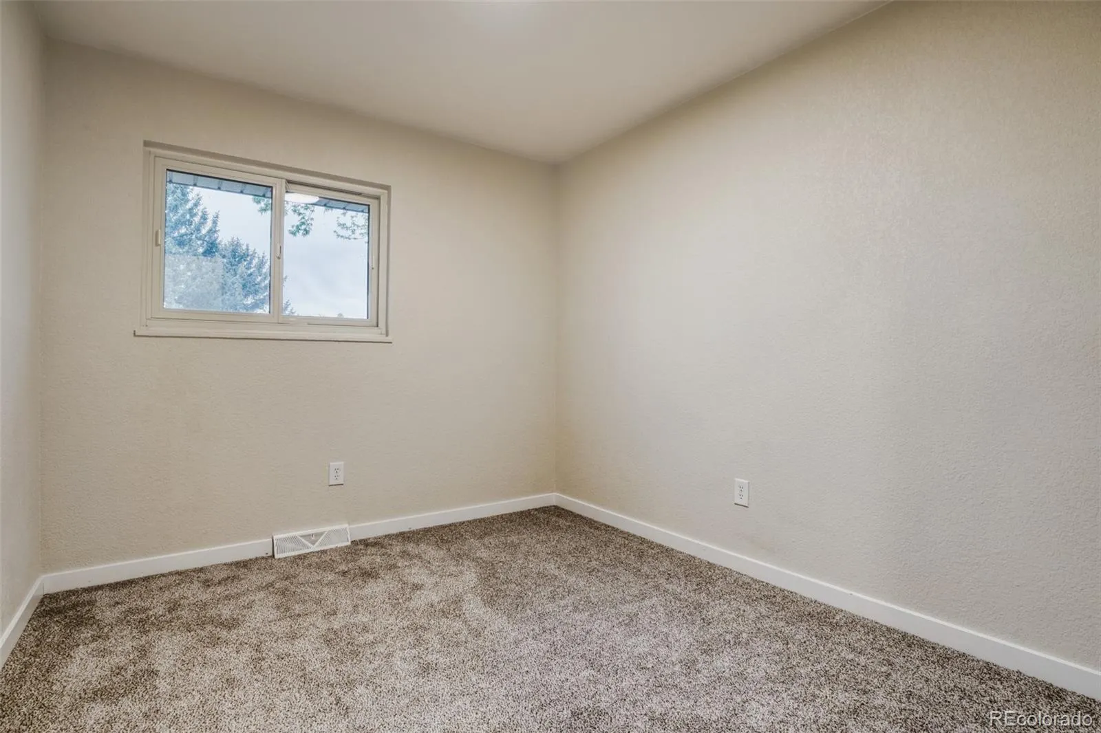 2123 S Olathe Street Aurora CO 80013 MLS #REC6036629 04302026195310 1600 17