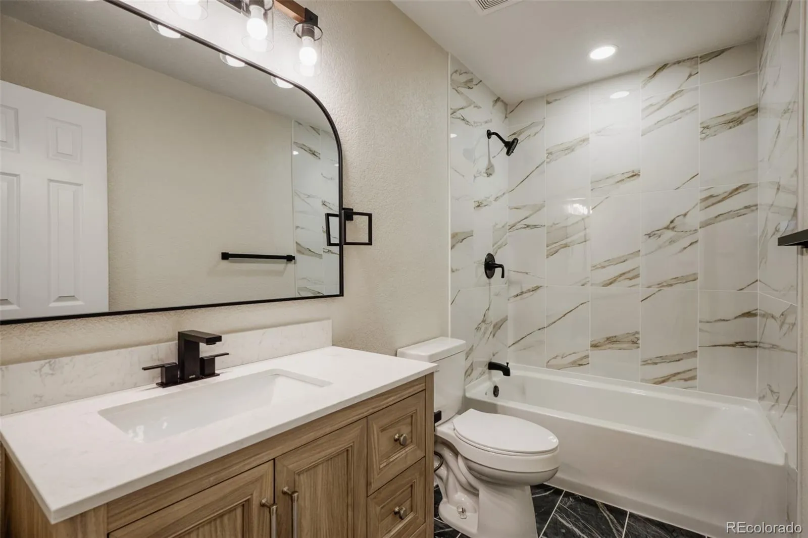 2123 S Olathe Street Aurora CO 80013 MLS #REC6036629 04302026195310 1600 22