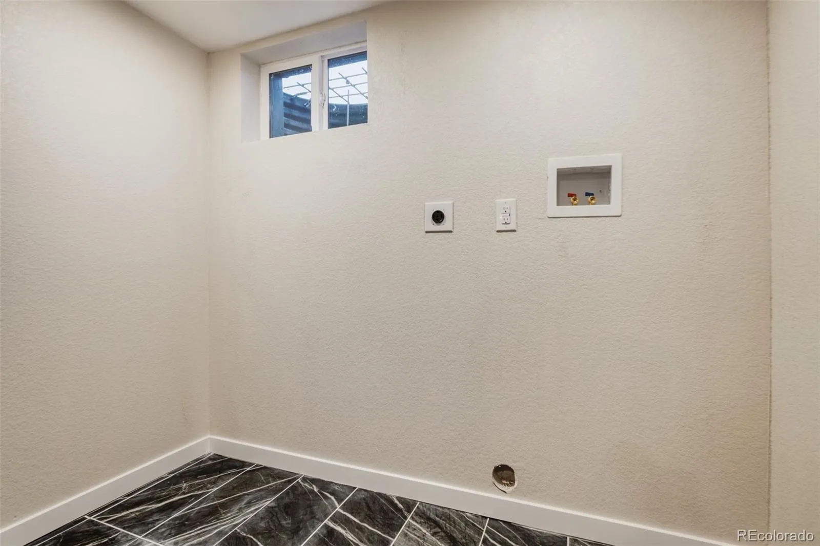 2123 S Olathe Street Aurora CO 80013 MLS #REC6036629 04302026195310 1600 25