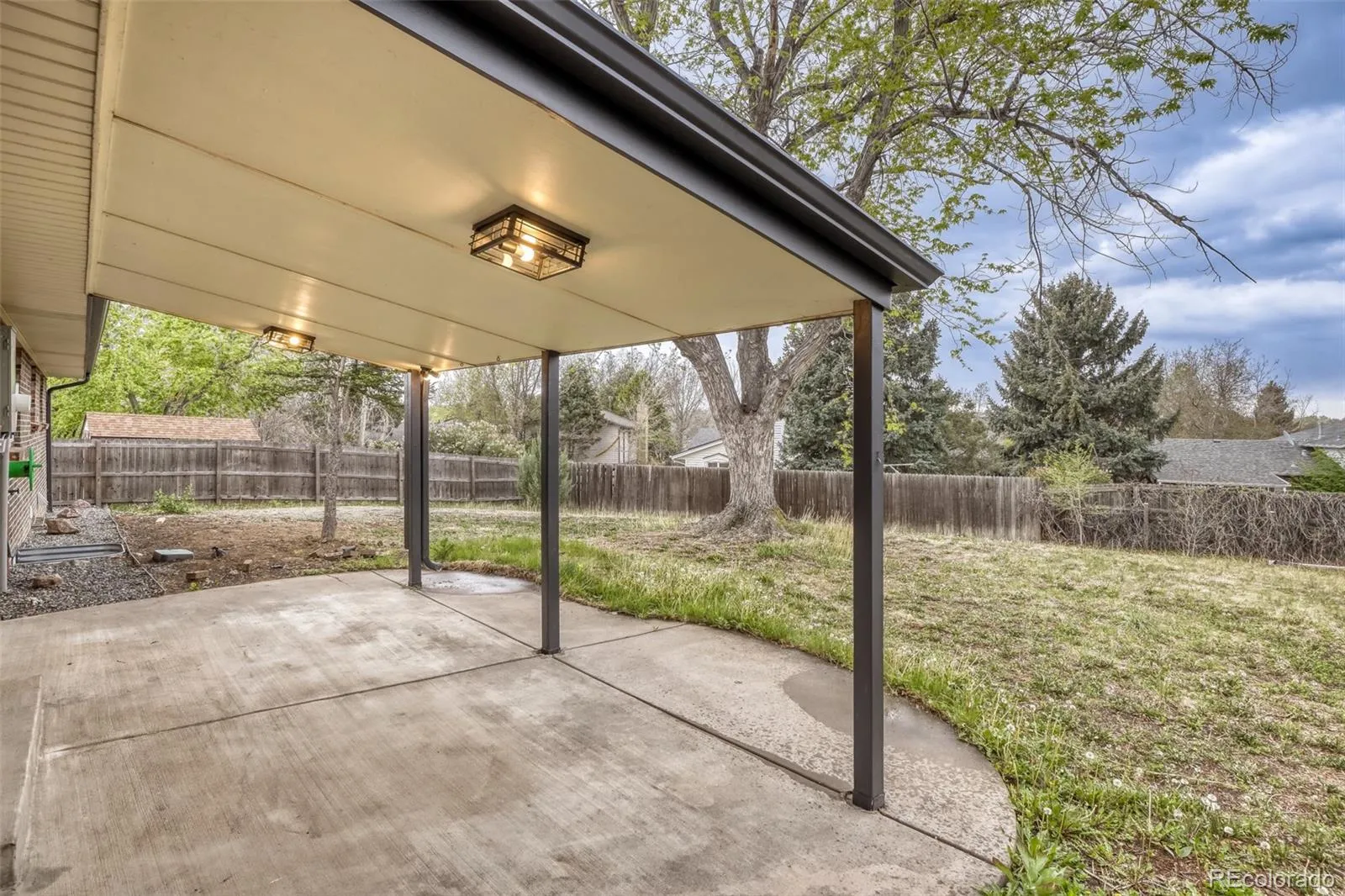 2123 S Olathe Street Aurora CO 80013 MLS #REC6036629 04302026195310 1600 26