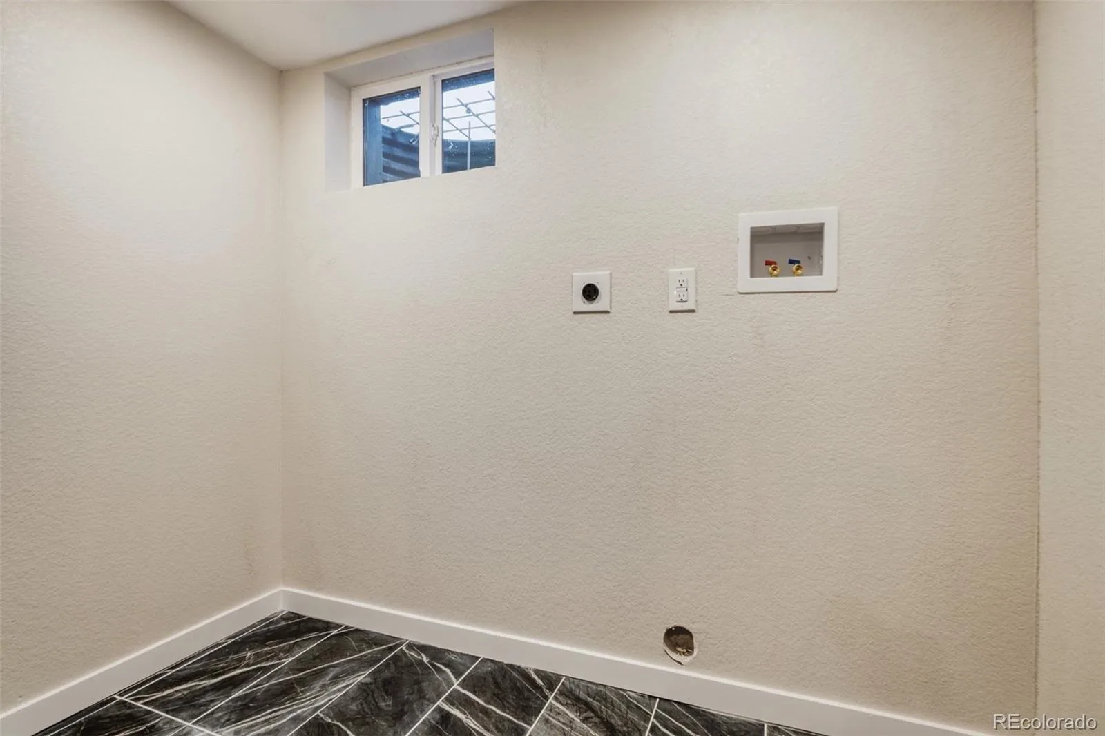 2123 S Olathe Street Aurora CO 80013 MLS #REC6036629 06102026162508 1600 25