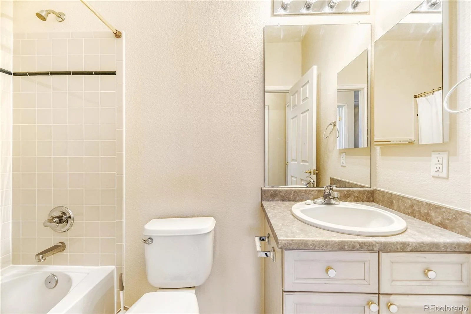 7769 S Algonquian Way Aurora CO 80016 | MLS #REC6036734 07302026180739 1600 20