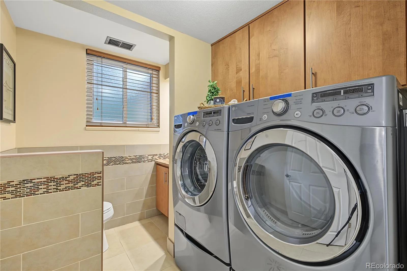 2532 S Yarrow Street Lakewood CO 80227 | MLS #REC6037291 10072026203527 1600 19