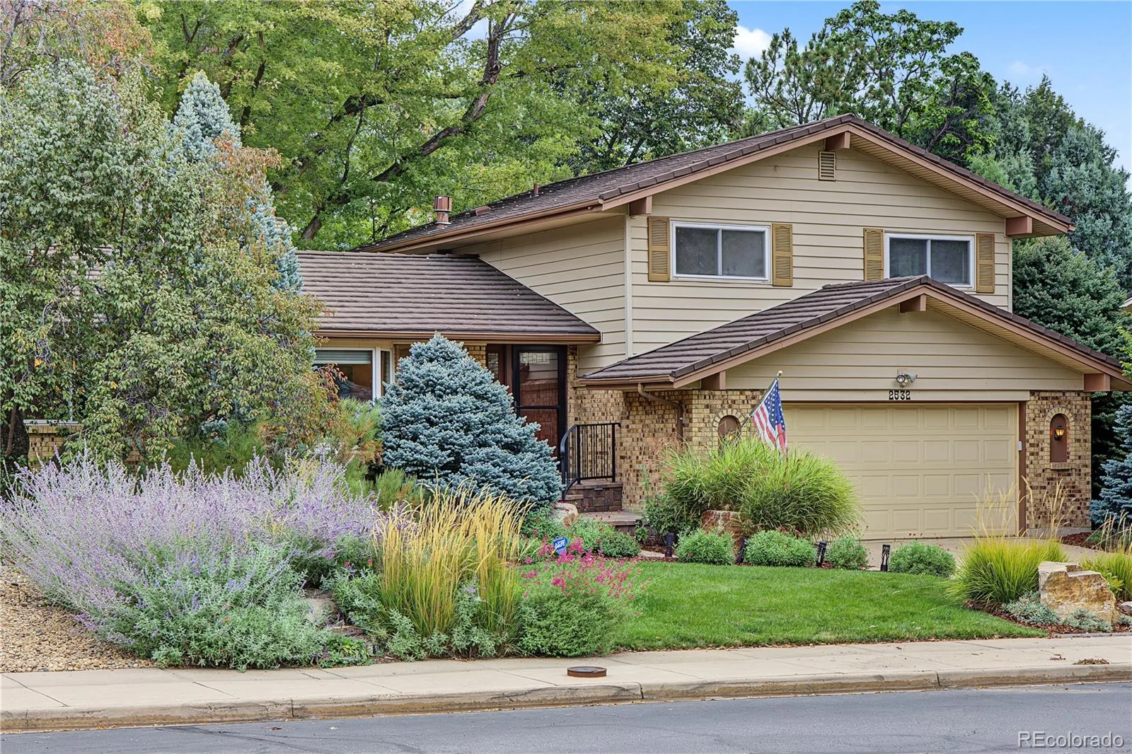 2532 S Yarrow Street Lakewood CO 80227 | MLS #REC6037291 10072026203527 1600 6