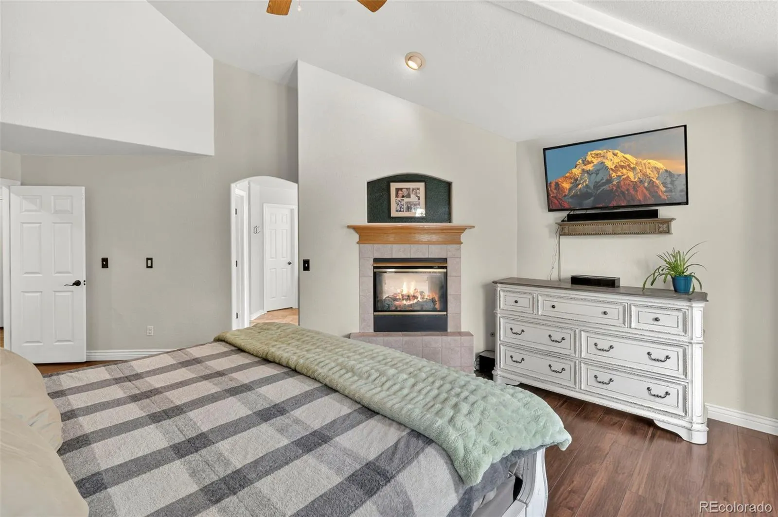 11405 W Coal Mine Drive Littleton CO 80127 MLS #REC6037480 05242026170439 1600 21