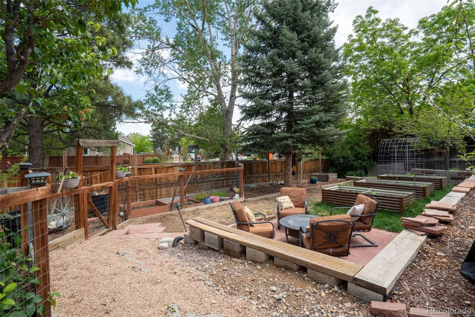 11405 W Coal Mine Drive Littleton CO 80127 MLS #REC6037480 05242026170439 1600 39