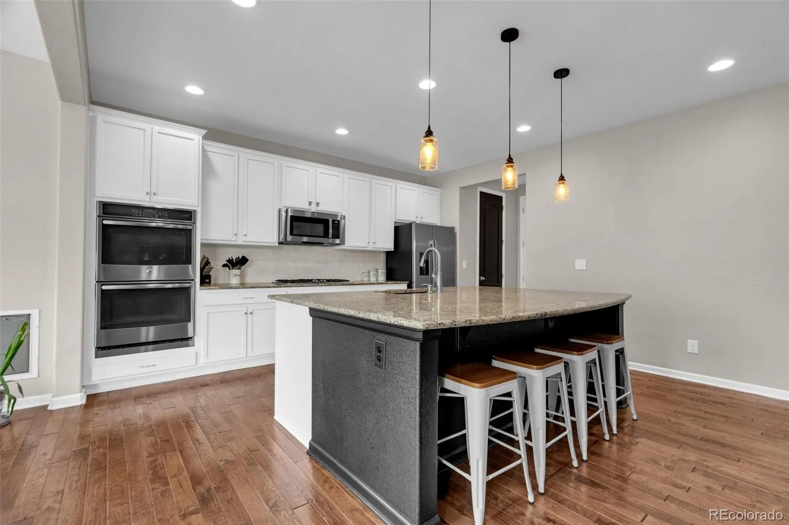 1990 Treetop Drive Castle Rock CO 80109 MLS #REC6040557 05052026041420 1600 16