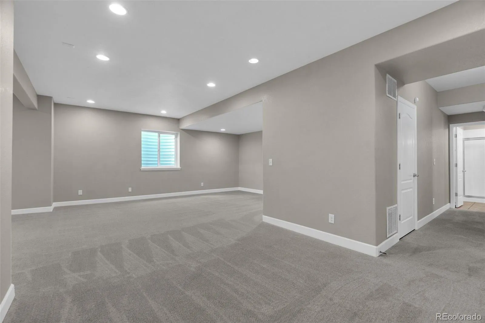 1990 Treetop Drive Castle Rock CO 80109 MLS #REC6040557 05052026041420 1600 37
