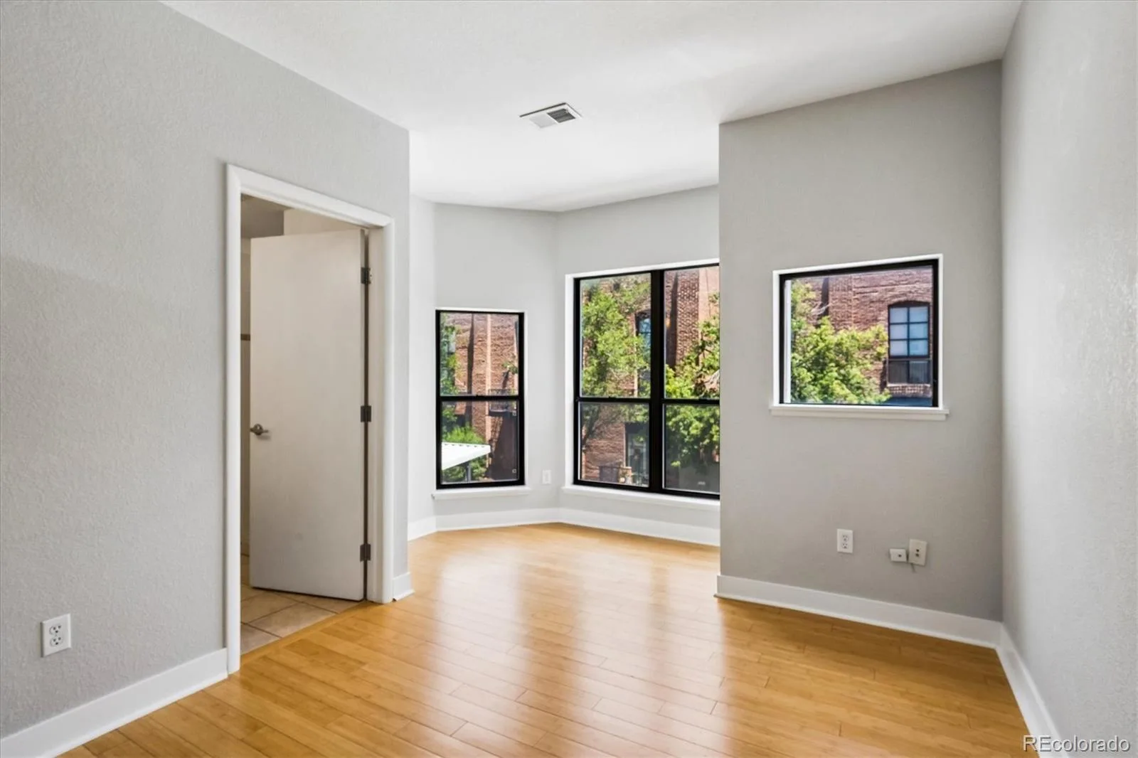 3195 Blake Street #207 Denver CO 80205 MLS #REC6040805 05302026172219 1600 11