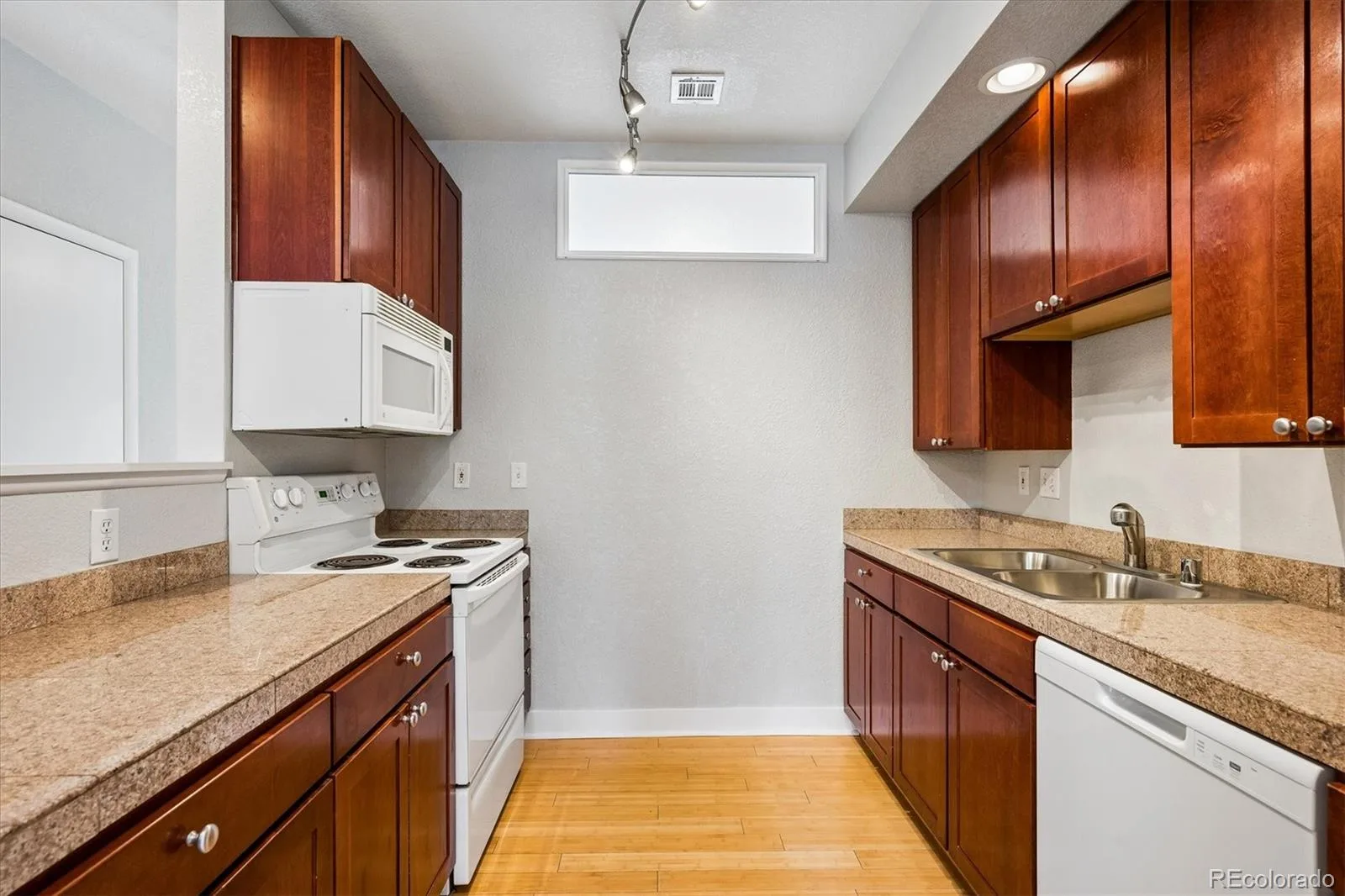 3195 Blake Street #207 Denver CO 80205 MLS #REC6040805 05302026172219 1600 9