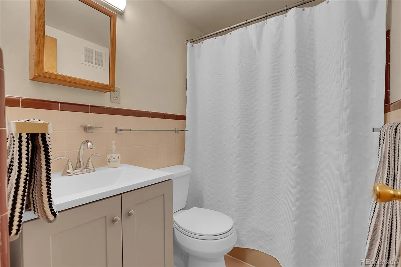 1175 N Emerson Street #202 Denver CO 80218 | MLS #REC6043716 06292026143156 1600 21