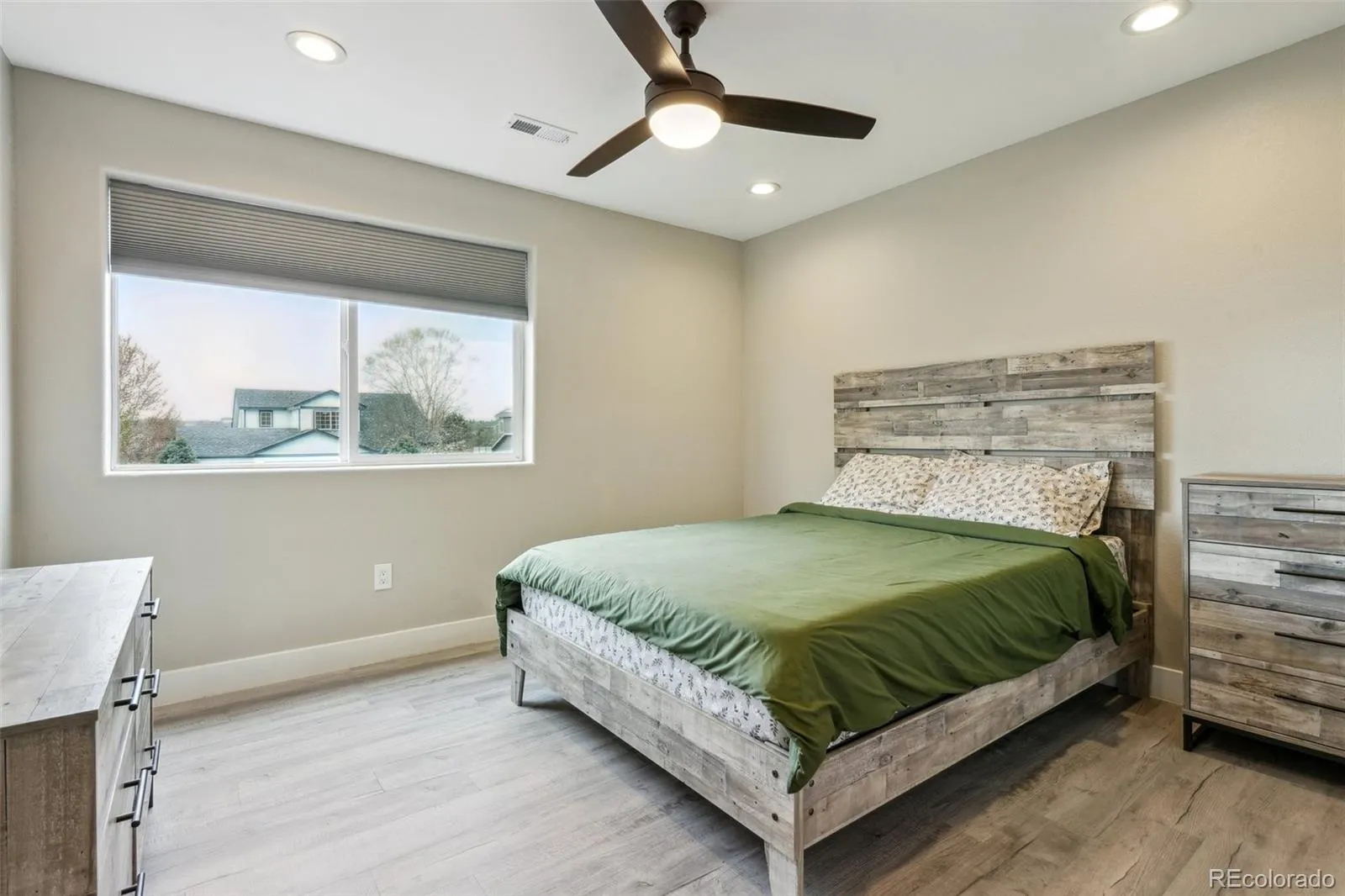 04182026220335 1600 13