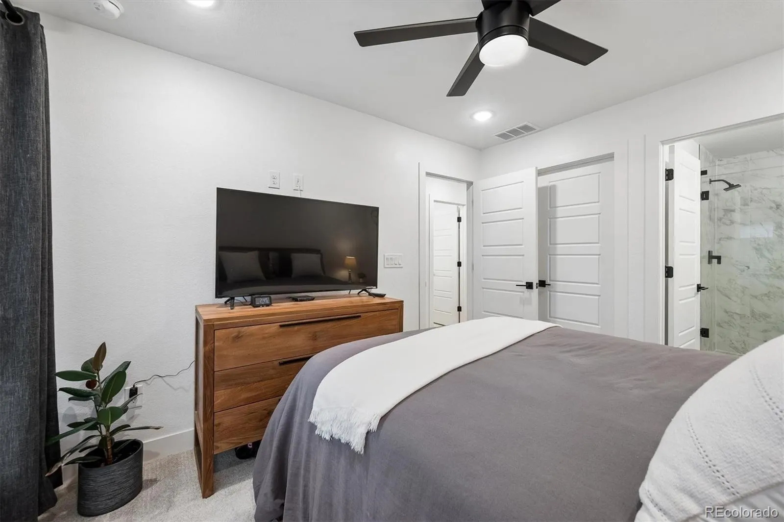 2064 S Holly Street #2-6 Denver CO 80222 MLS #REC6048239 05012026172740 1600 18