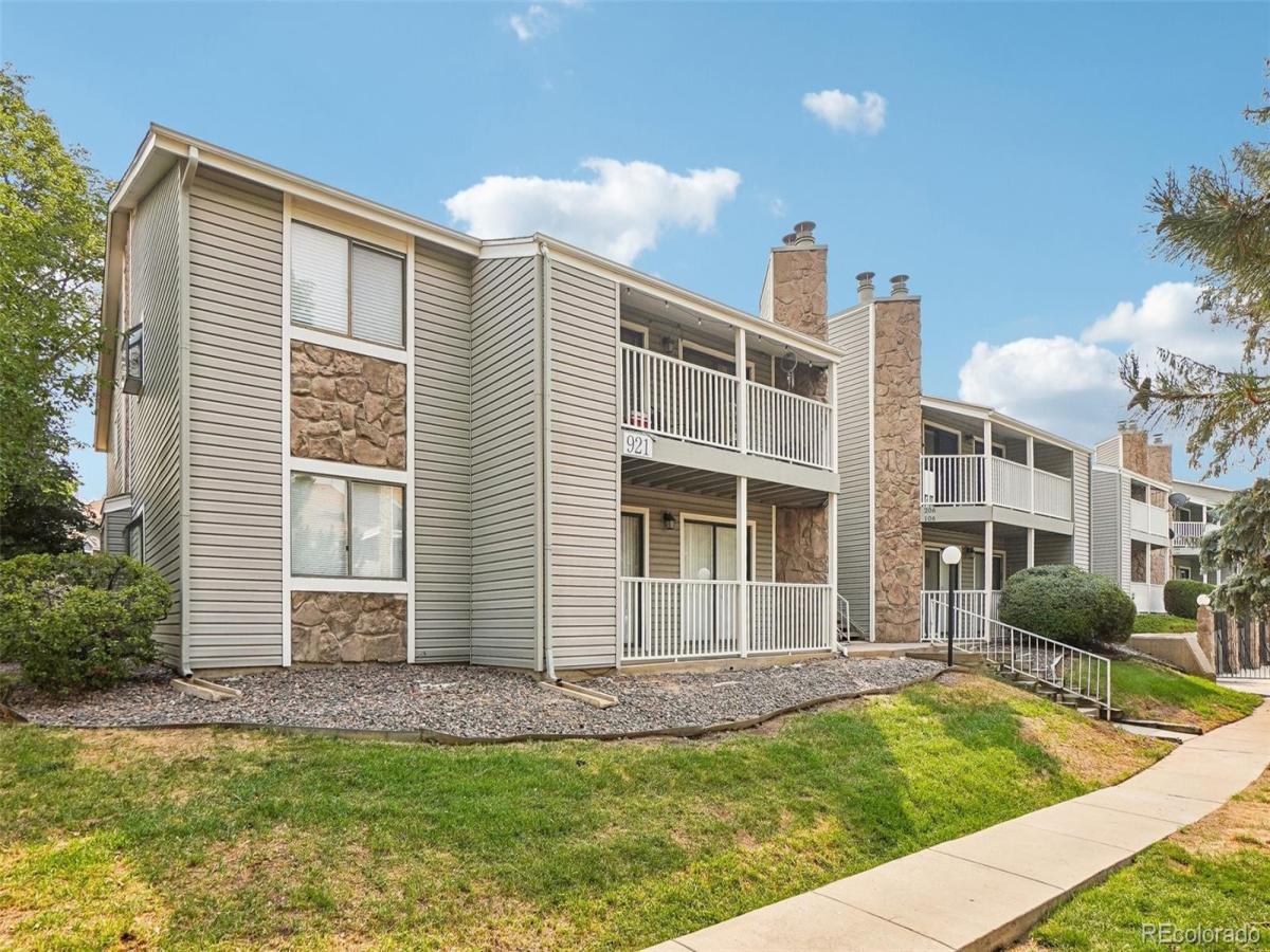 921 S Walden Street #206 Aurora CO 80017 | MLS #REC6048626 MLS #REC6048626 image #0