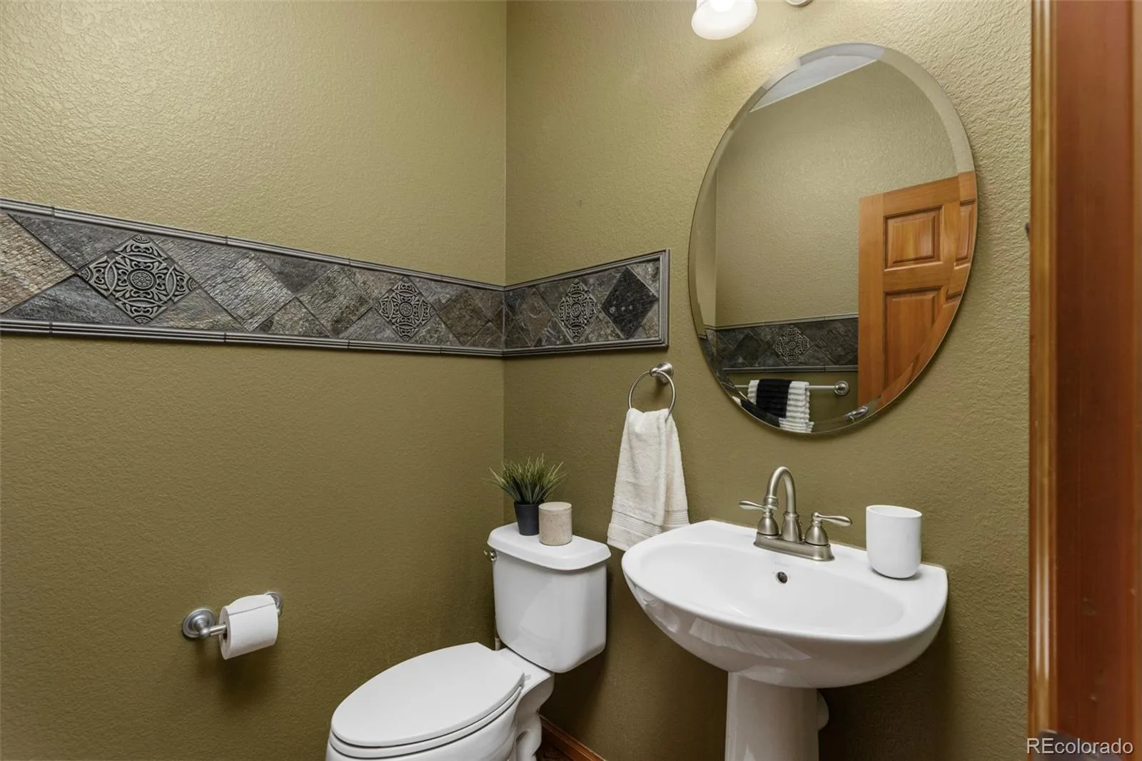5344 S Haleyville Street Aurora CO 80016 | MLS #REC6050413 09252026180115 1600 18
