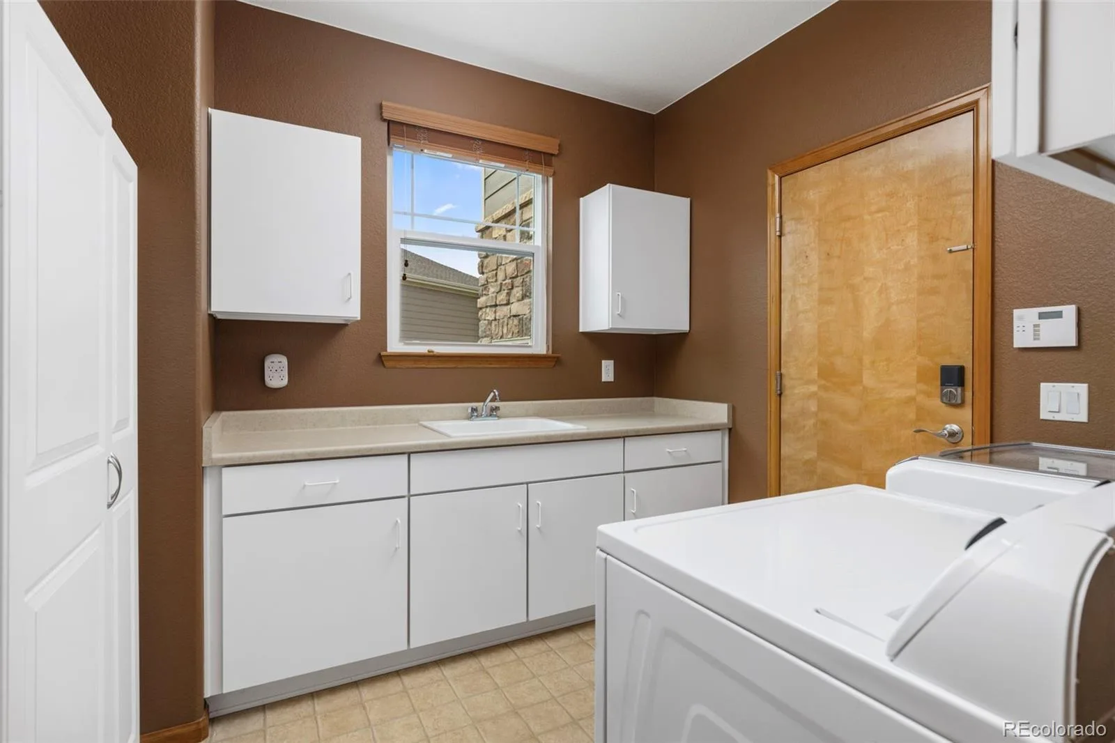 5344 S Haleyville Street Aurora CO 80016 | MLS #REC6050413 09252026180115 1600 19