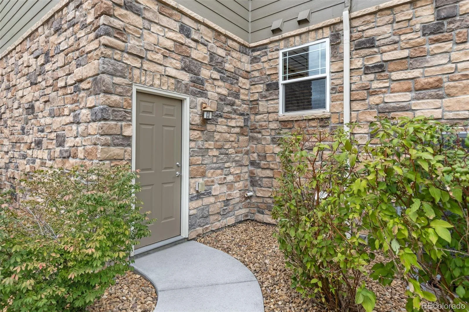 5344 S Haleyville Street Aurora CO 80016 | MLS #REC6050413 09252026180115 1600 36