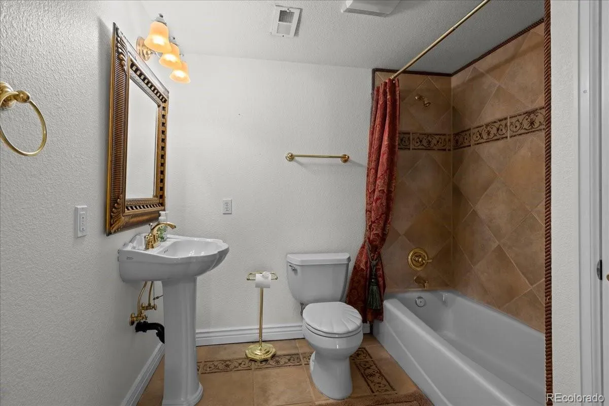 12700 Utica Circle Broomfield CO 80020 MLS #REC6053707 05192026202903 1200 37