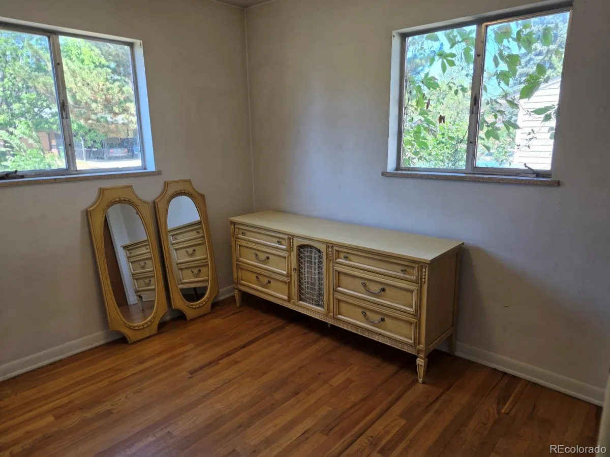 1150 Roslyn Street Denver CO 80220 | MLS #REC6057384 08212026012400 1200 18