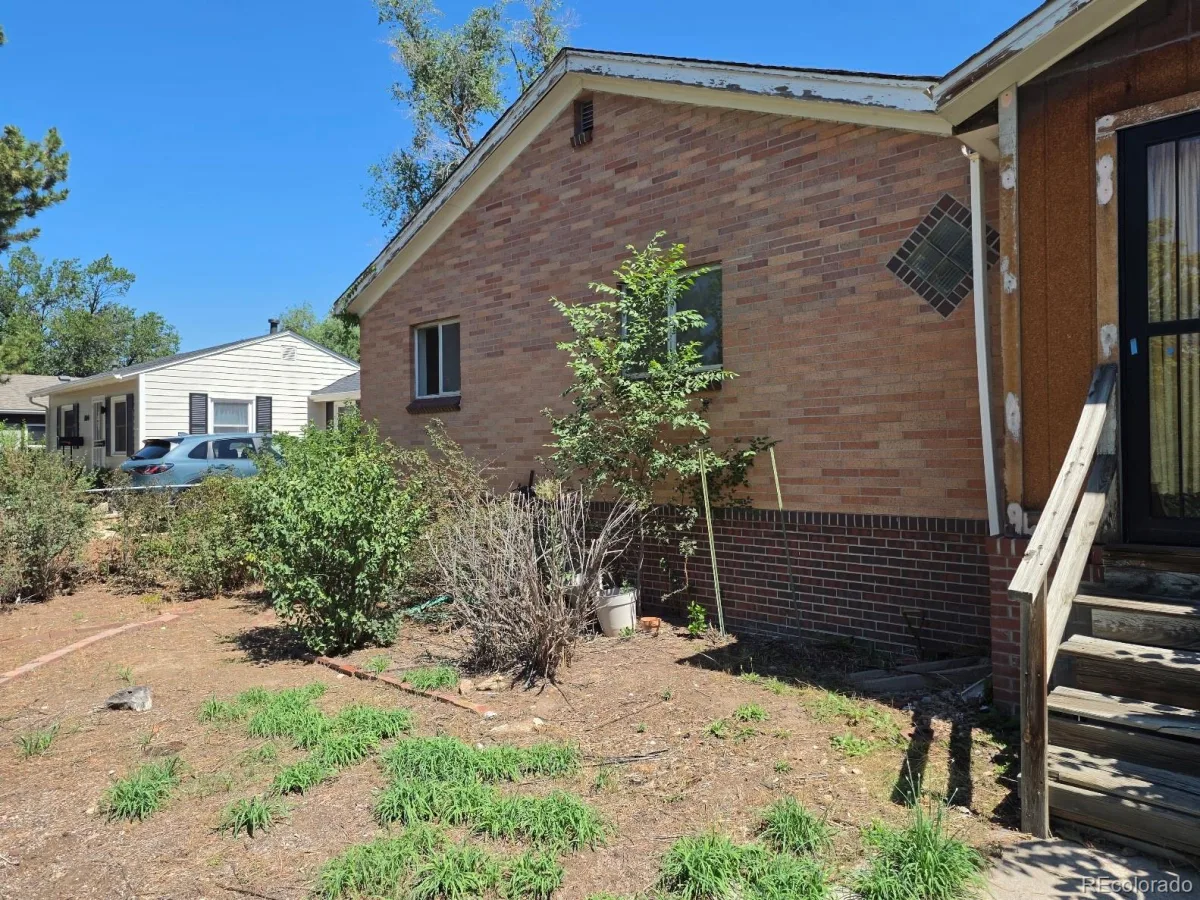 1150 Roslyn Street Denver CO 80220 | MLS #REC6057384 08212026012400 1200 2
