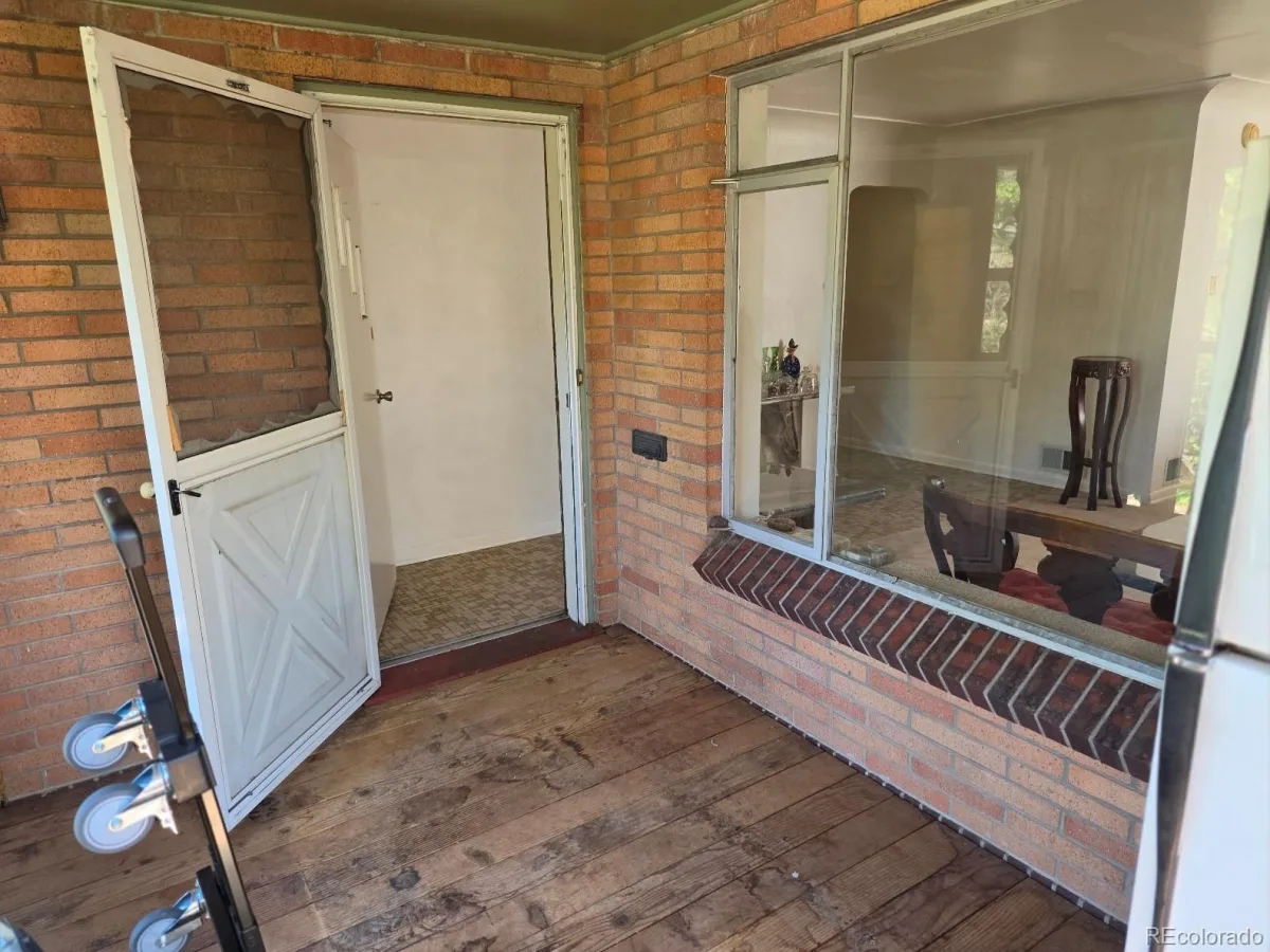 1150 Roslyn Street Denver CO 80220 | MLS #REC6057384 08212026012400 1200 28