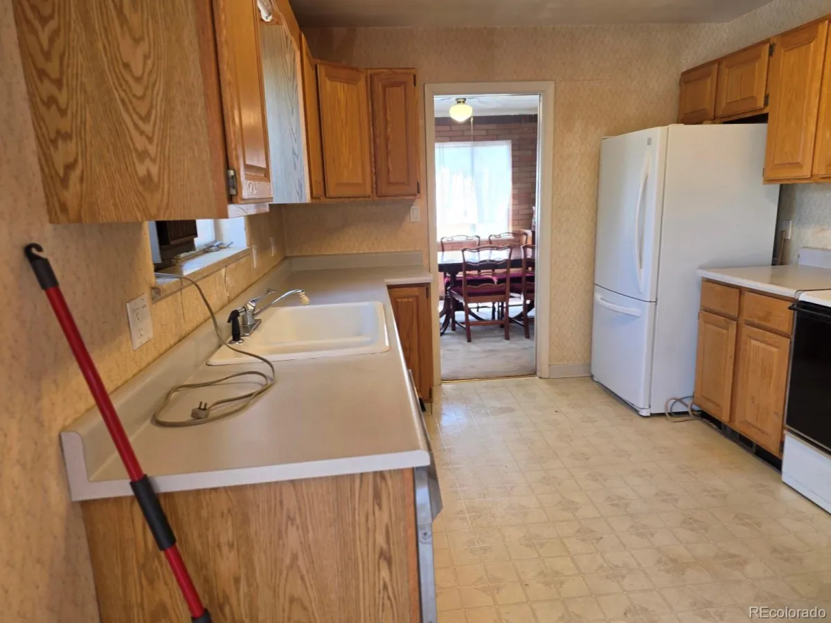 1150 Roslyn Street Denver CO 80220 | MLS #REC6057384 08212026012400 1200 32