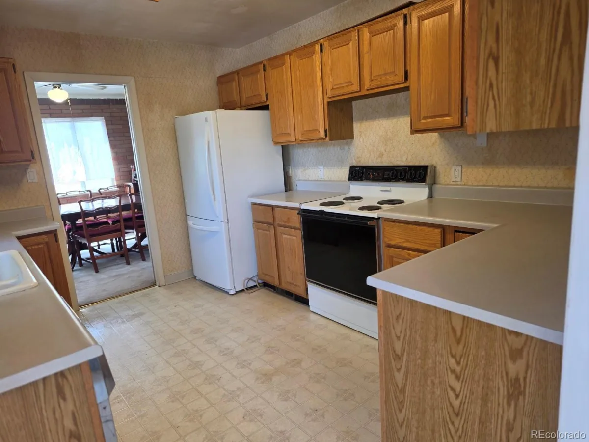 1150 Roslyn Street Denver CO 80220 | MLS #REC6057384 08212026012400 1200 33