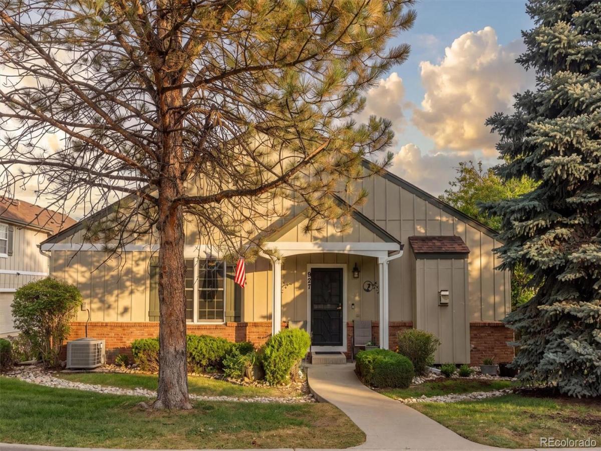 927 S Evanston Circle Aurora CO 80012 | MLS #REC6060105 MLS #REC6060105 image #0