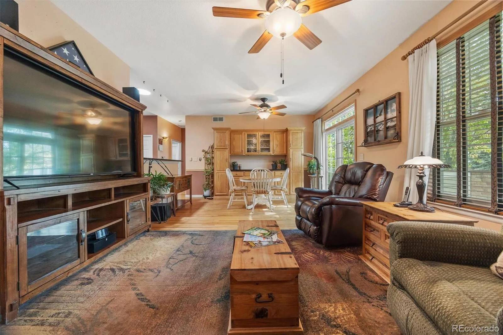 927 S Evanston Circle Aurora CO 80012 | MLS #REC6060105 09262026011728 1600 1